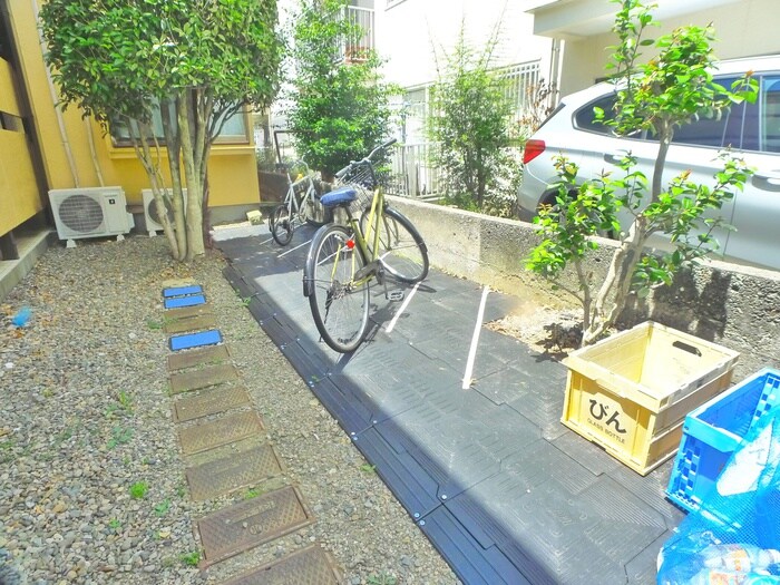 物件外観写真5　(駐輪場)