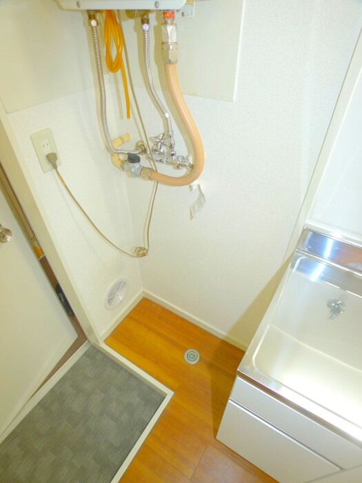 物件内観写真14　(洗濯機置場)