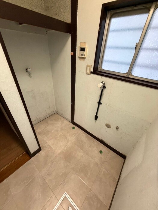 物件内観写真15　(洗濯機置場)