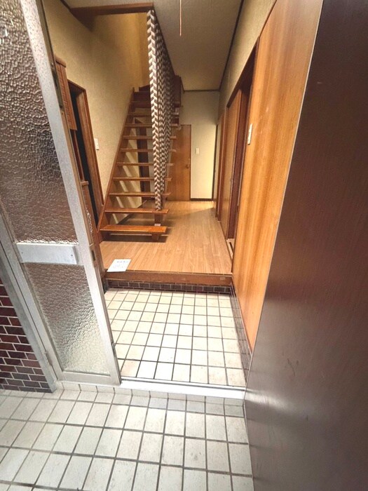 物件内観写真16　(玄関)