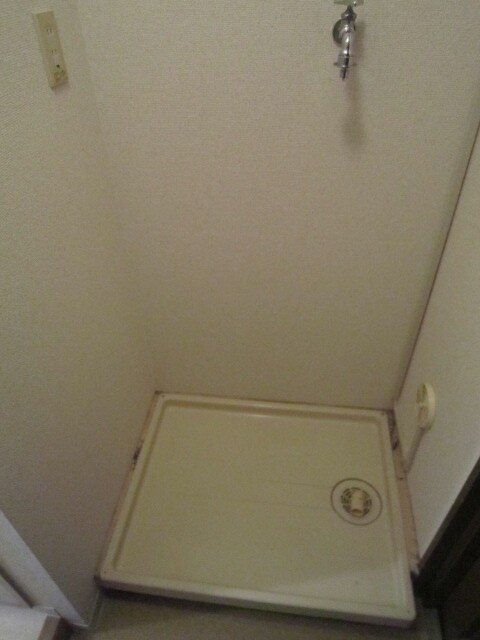 物件内観写真10　(洗濯機置場)