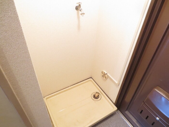 物件内観写真10　(洗濯機置場)