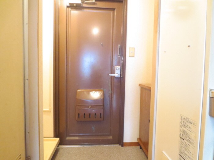 物件内観写真13　(玄関)