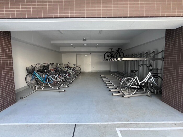 物件外観写真5　(駐輪場)