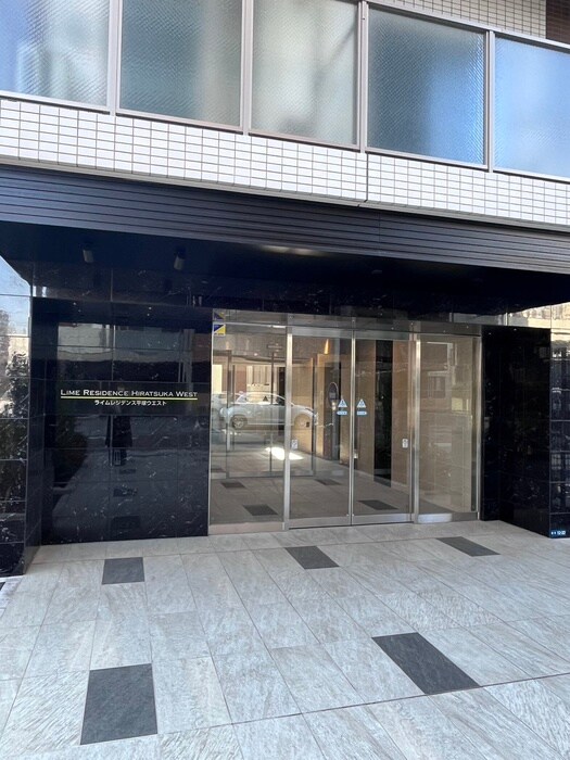 物件外観写真6　(エントランス部分)