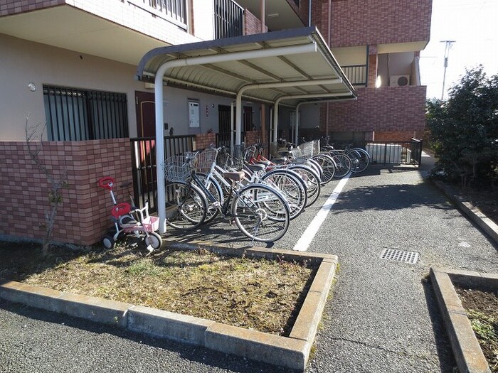 物件外観写真4　(駐輪場)