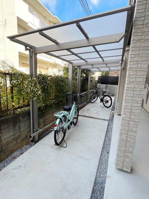 物件外観写真4　(駐輪場)