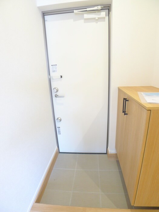 物件内観写真16　(玄関)