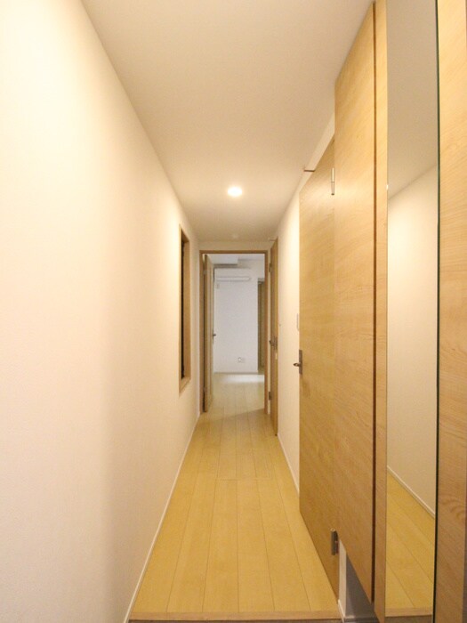 物件内観写真5　(玄関)