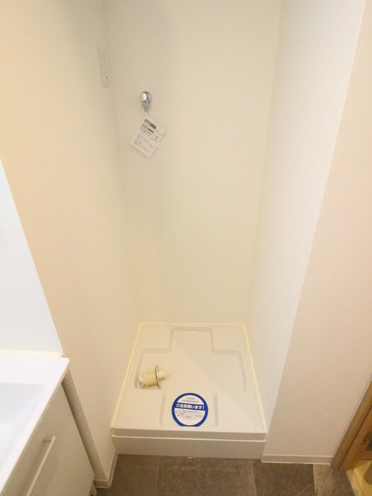 物件内観写真16　(洗濯機置場)