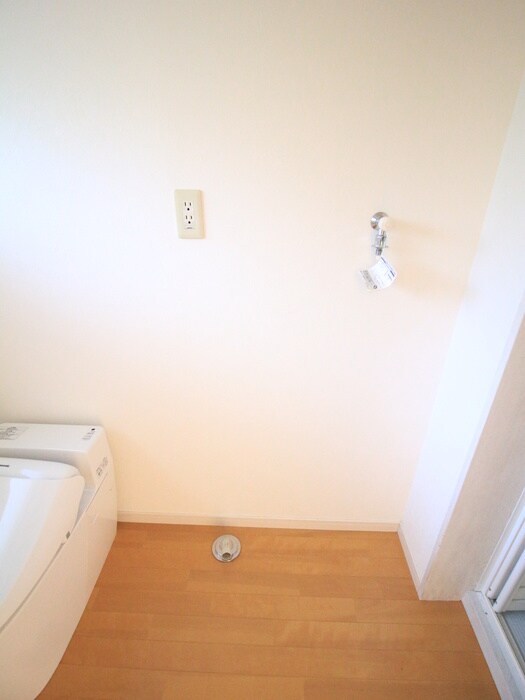 物件内観写真9　(洗濯機置場)