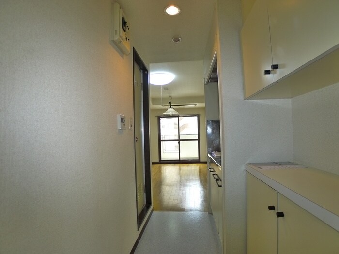 物件内観写真7　(玄関)