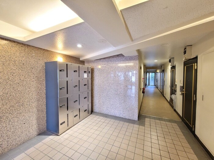 物件外観写真3　(エントランス部分)