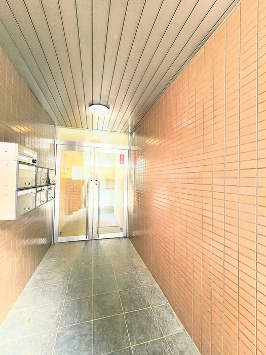 物件外観写真6　(エントランス部分)