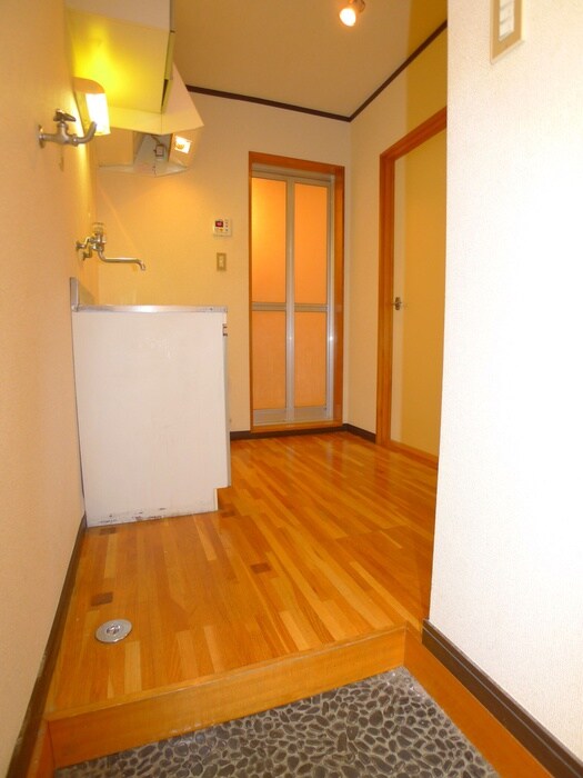 物件内観写真4　(玄関)