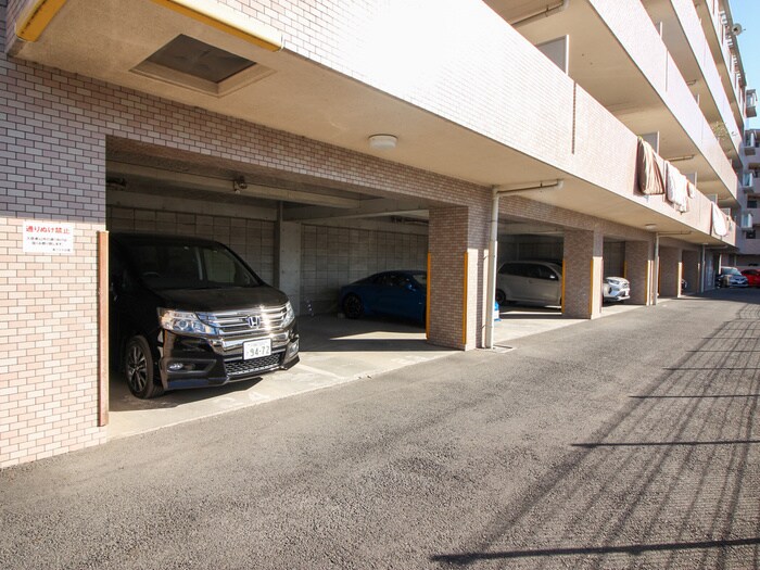 物件外観写真2　(駐車場)