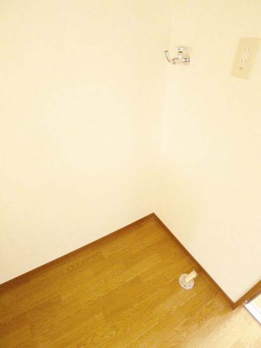 物件内観写真17　(洗濯機置場)