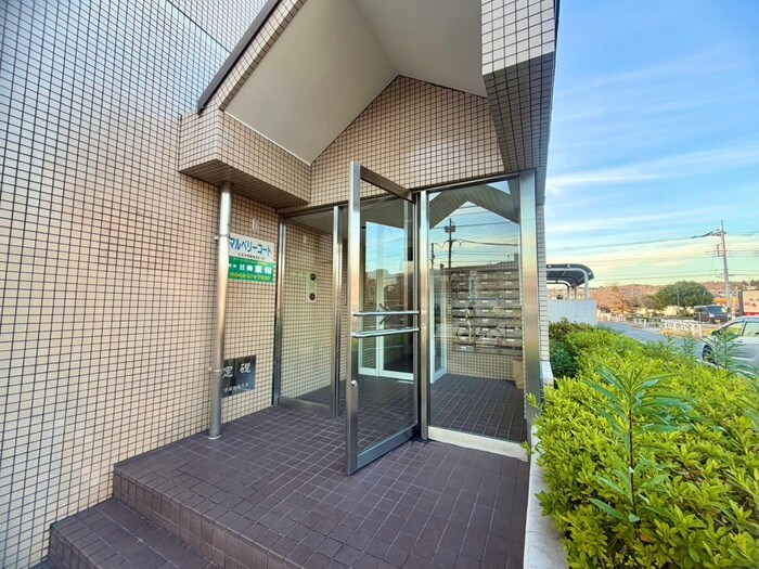 物件外観写真3　(エントランス部分)