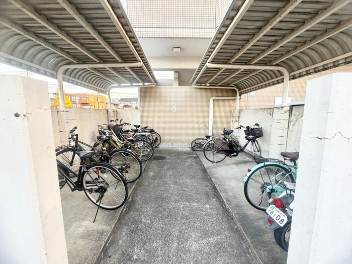 物件外観写真5　(駐輪場)