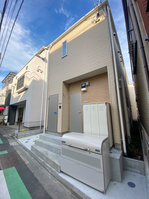 物件外観写真2　(エントランス部分)