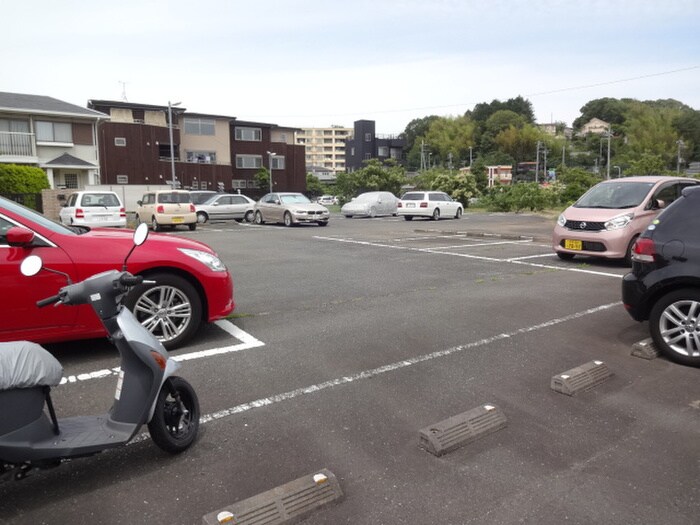 物件外観写真4　(駐車場)