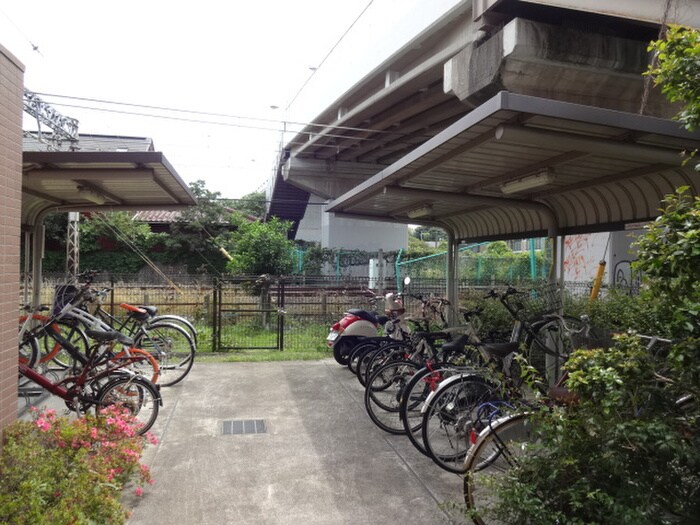 物件外観写真5　(駐輪場)