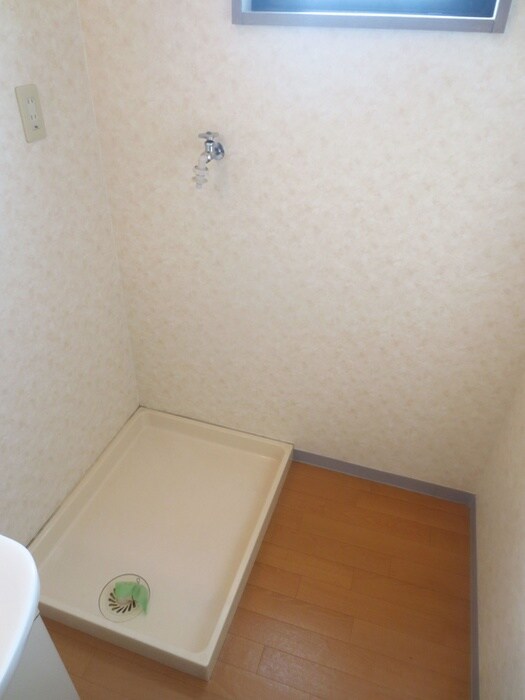 物件内観写真15　(洗濯機置場)