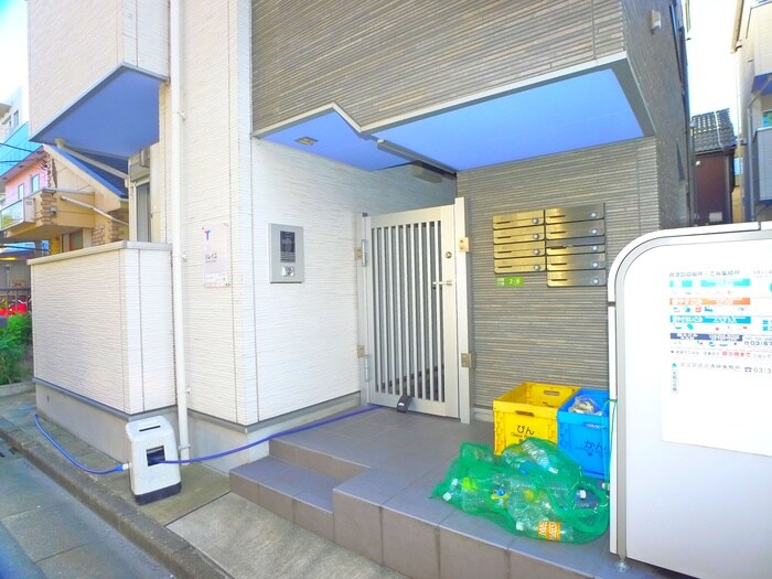 物件外観写真3　(エントランス部分)