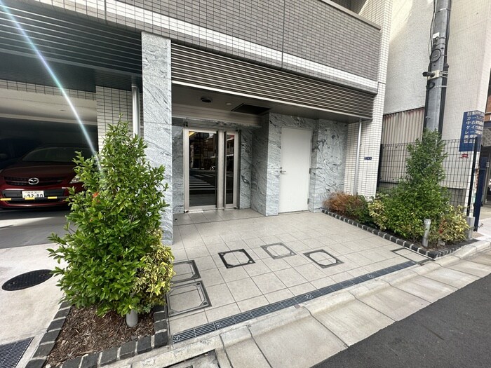 物件外観写真4　(エントランス部分)