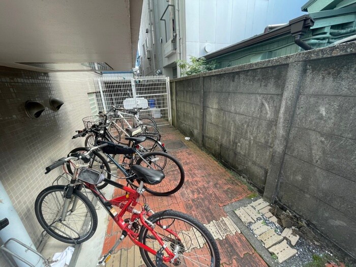 物件外観写真5　(駐輪場)