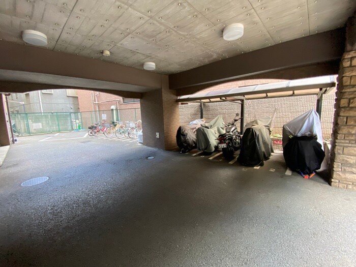 物件外観写真4　(駐輪場)