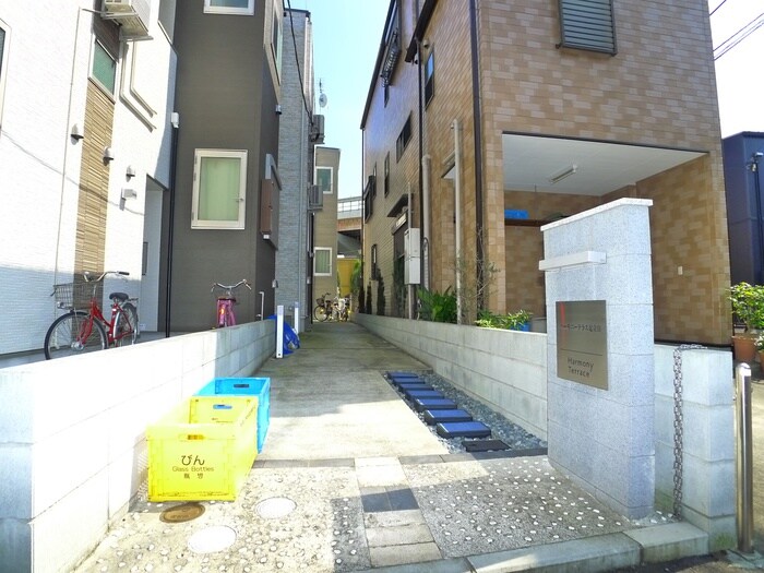 物件外観写真4　(エントランス部分)