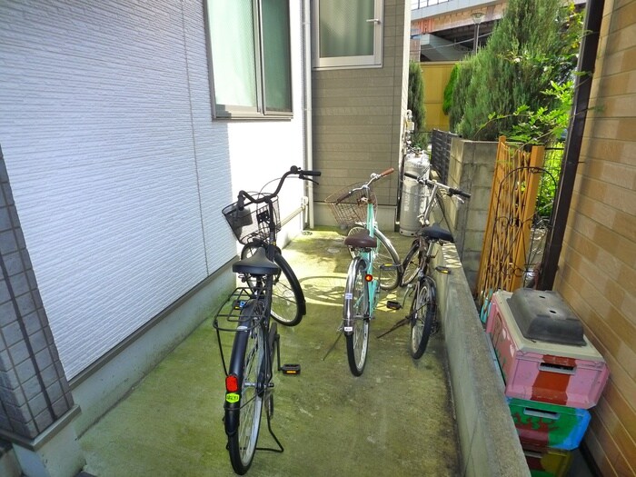 物件外観写真5　(駐輪場)