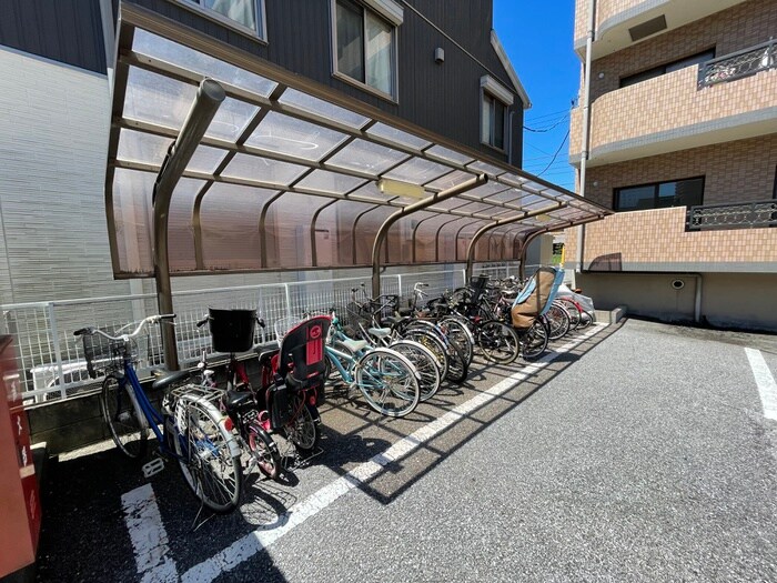 物件外観写真4　(駐輪場)