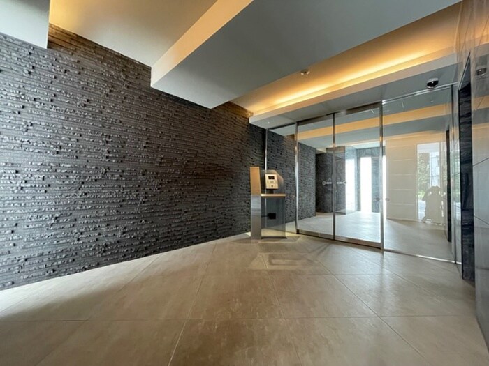 物件外観写真5　(エントランス部分)