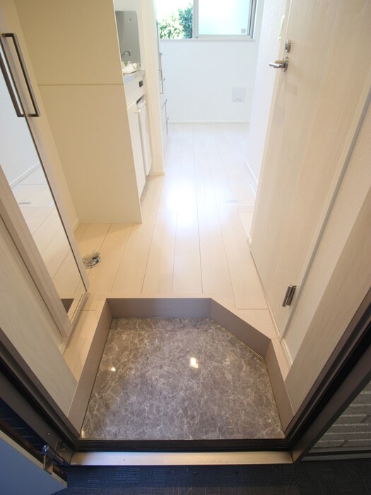 物件内観写真13　(玄関)