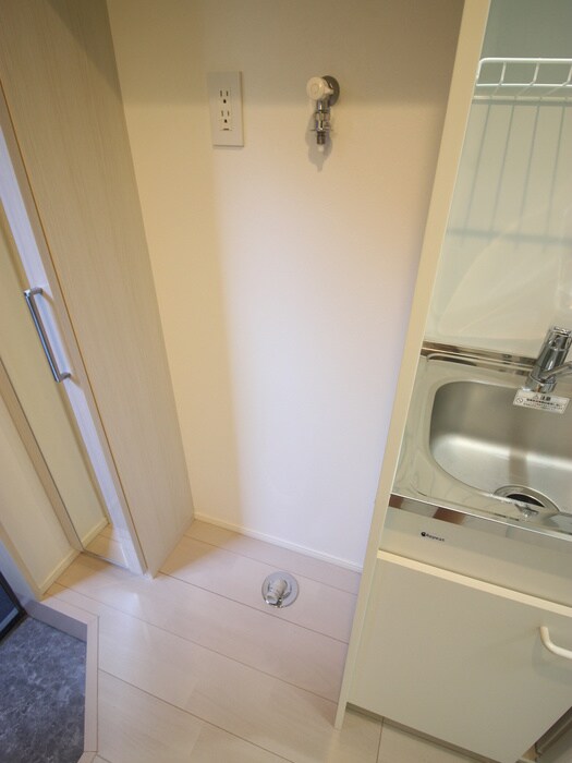 物件内観写真15　(洗濯機置場)