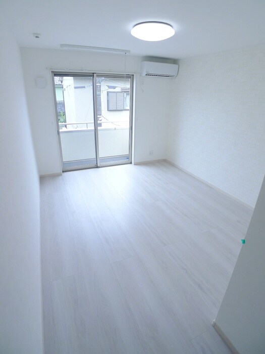 物件内観写真14　(室内からの展望)