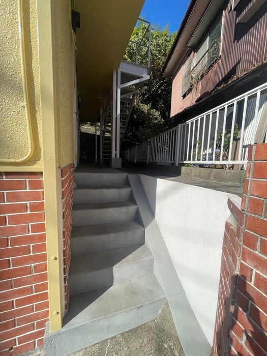 物件外観写真4　(エントランス部分)