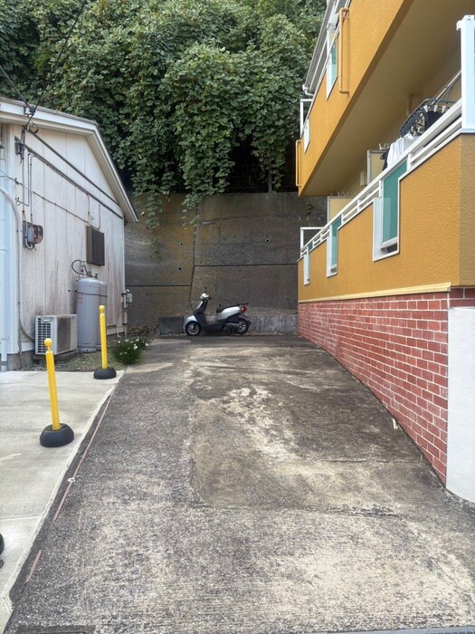 物件外観写真6　(駐車場)