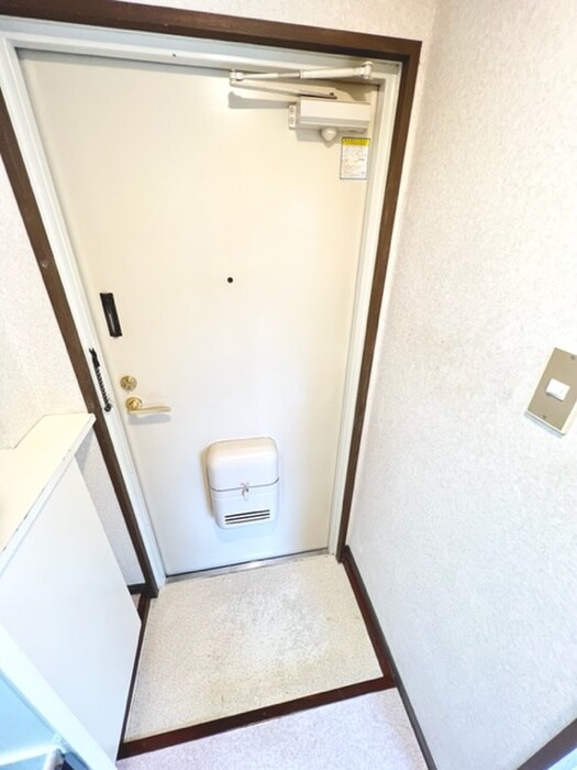 物件内観写真13　(玄関)
