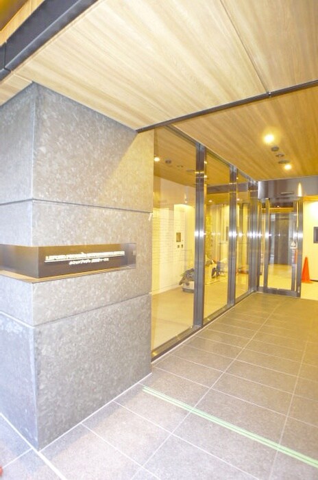 物件外観写真5　(エントランス部分)