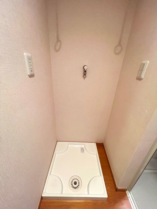 物件内観写真16　(洗濯機置場)