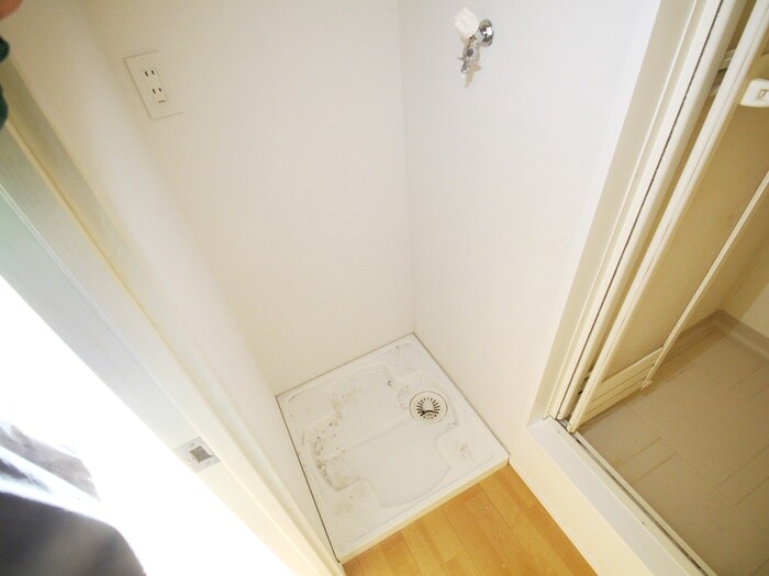 物件内観写真15　(洗濯機置場)