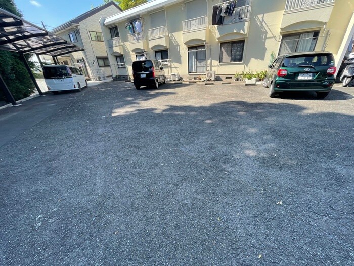 物件外観写真5　(駐車場)