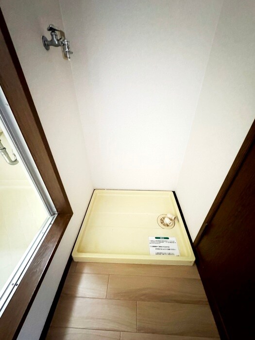 物件内観写真14　(洗濯機置場)