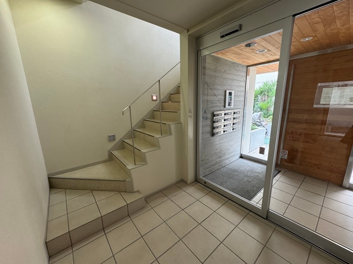 物件外観写真4　(エントランス部分)