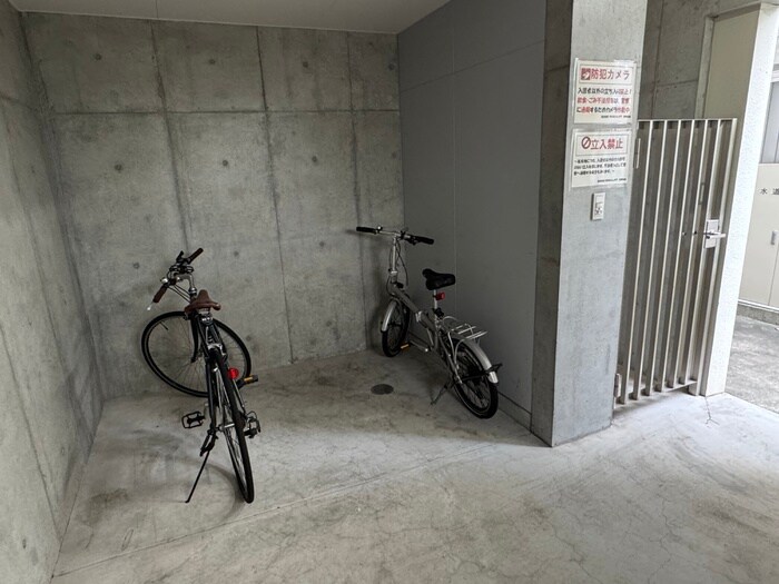 物件外観写真5　(駐輪場)
