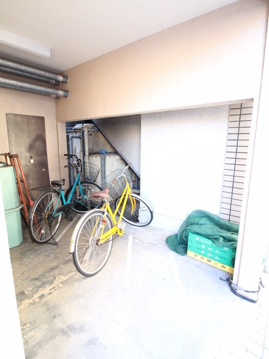 物件外観写真5　(駐輪場)