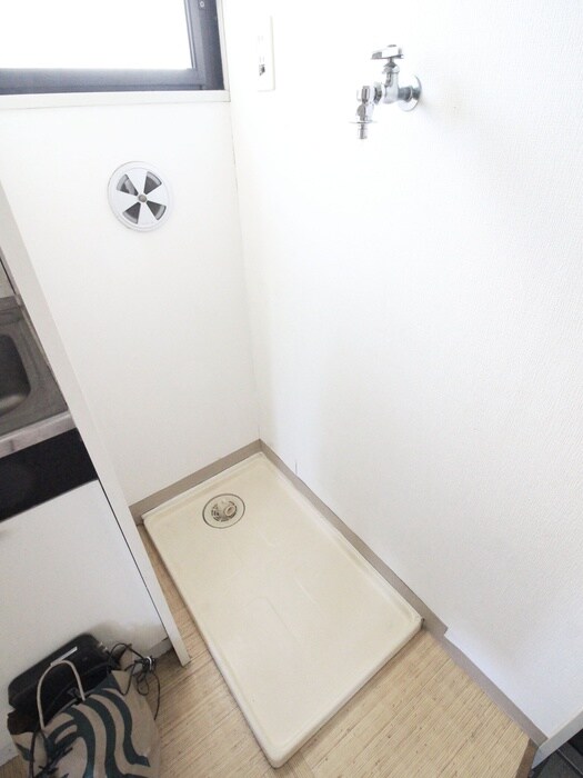 物件内観写真12　(洗濯機置場)